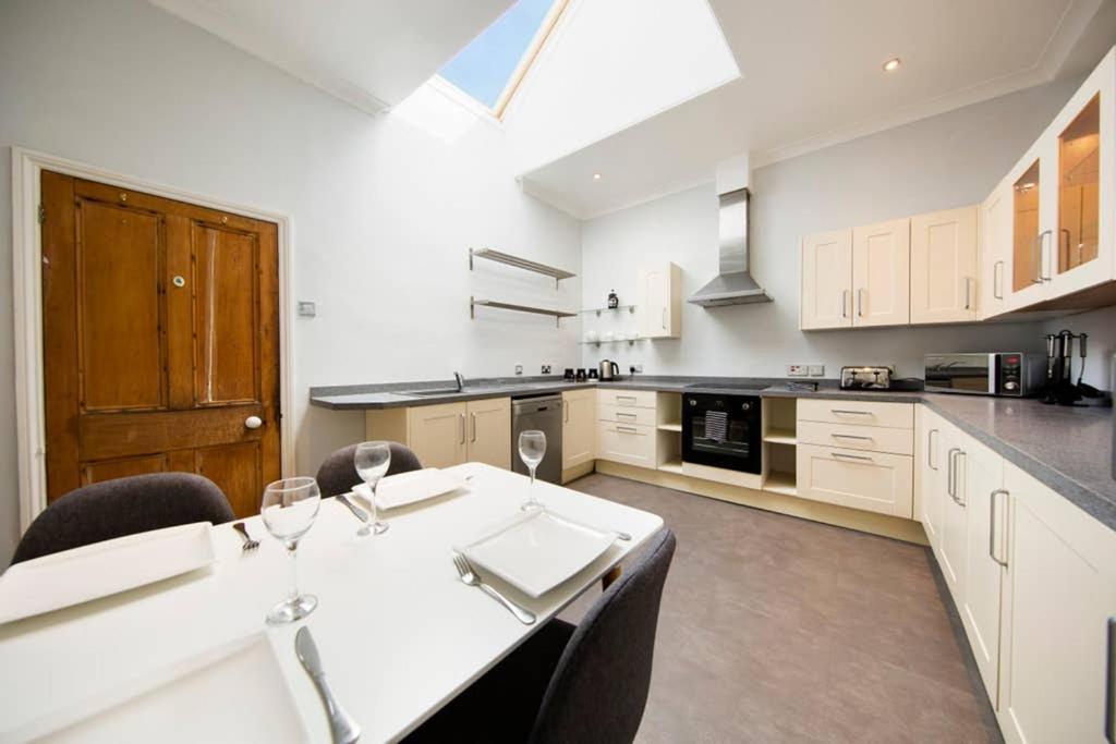 Clifton Spacious 3 Bed Apt & Parking - Simplycheckin Bristol Eksteriør bilde